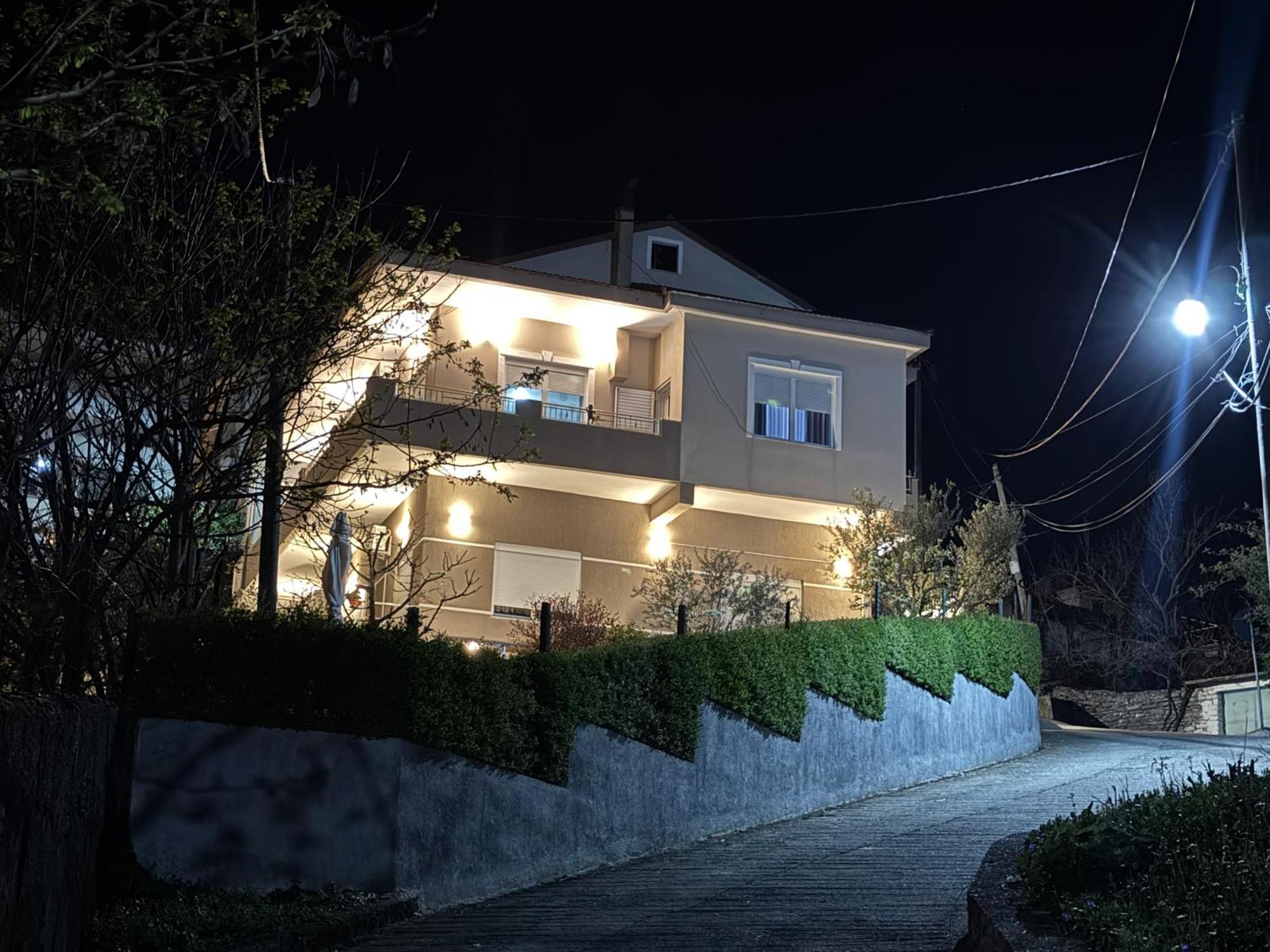 Ilvi Guesthouse Gjirokastër 外观 照片