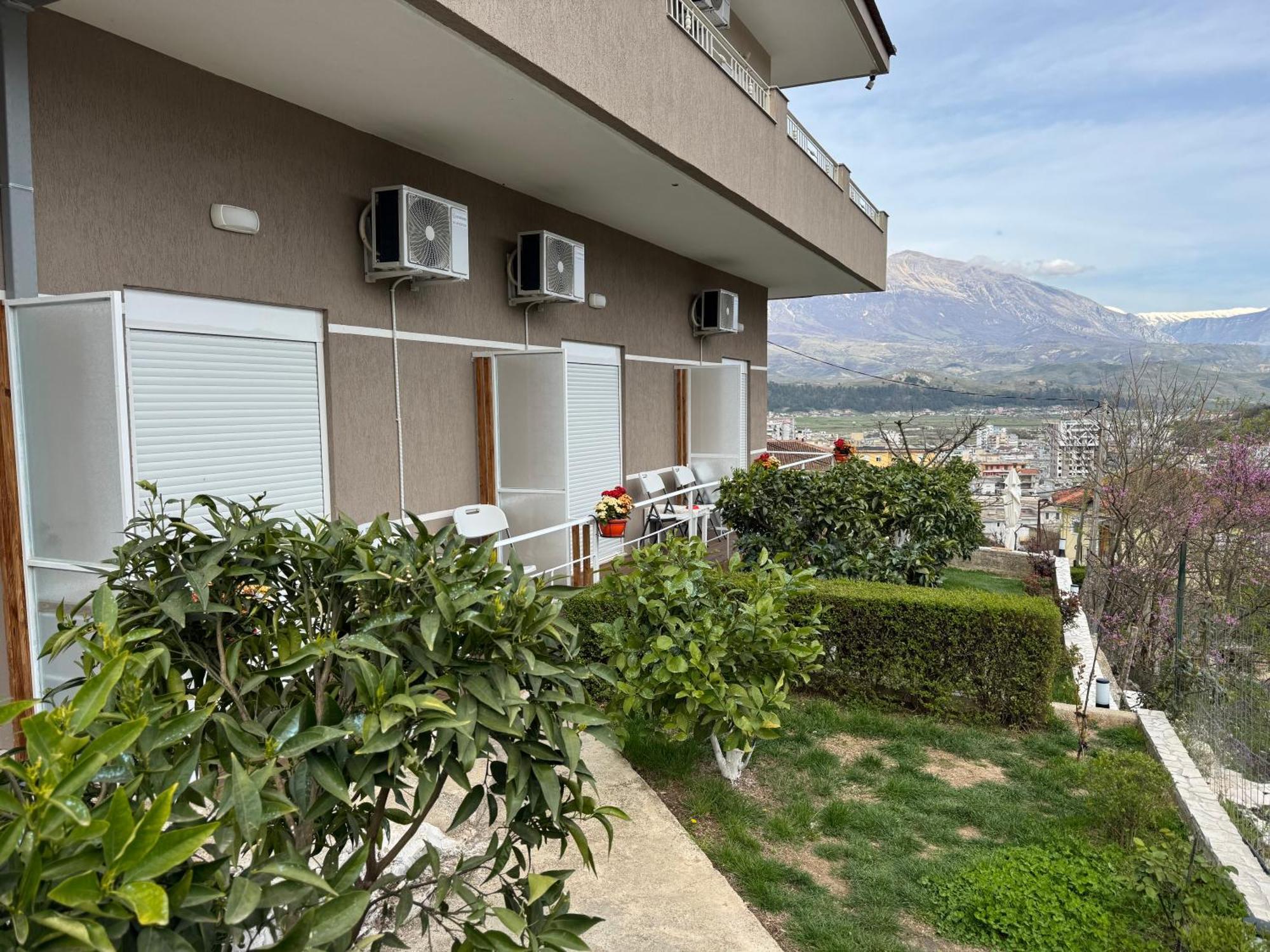 Ilvi Guesthouse Gjirokastër 外观 照片